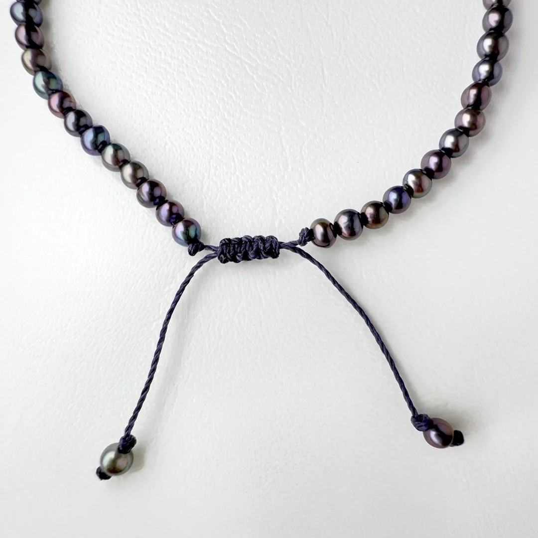 カラーで選ぶコードブレスレット（黒）スモーキークォーツ×淡水パール・ピーコック【Fortune Stone Table】