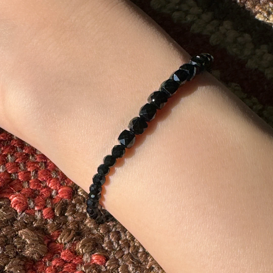 カラーで選ぶコードブレスレット（黒）ブラックスピネル×オニキス【Fortune Stone Table】