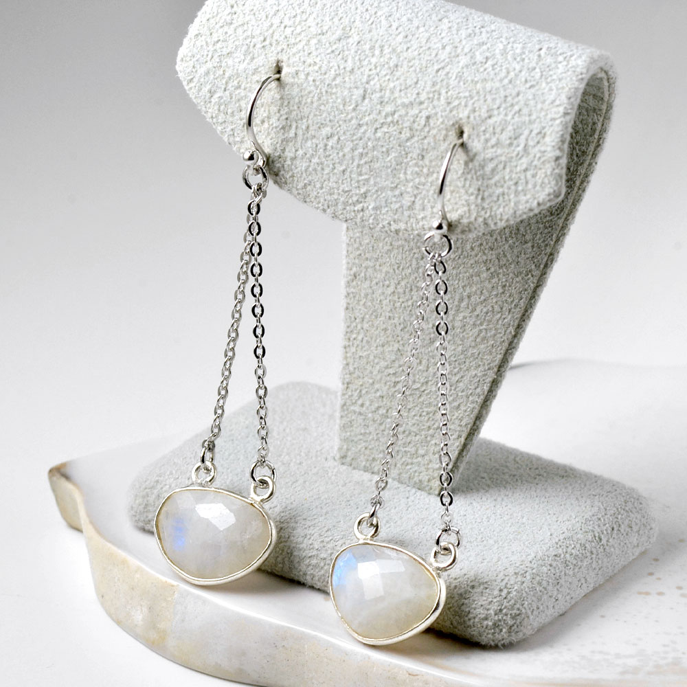 レインボームーンストーン ハートカット 両つりピアス