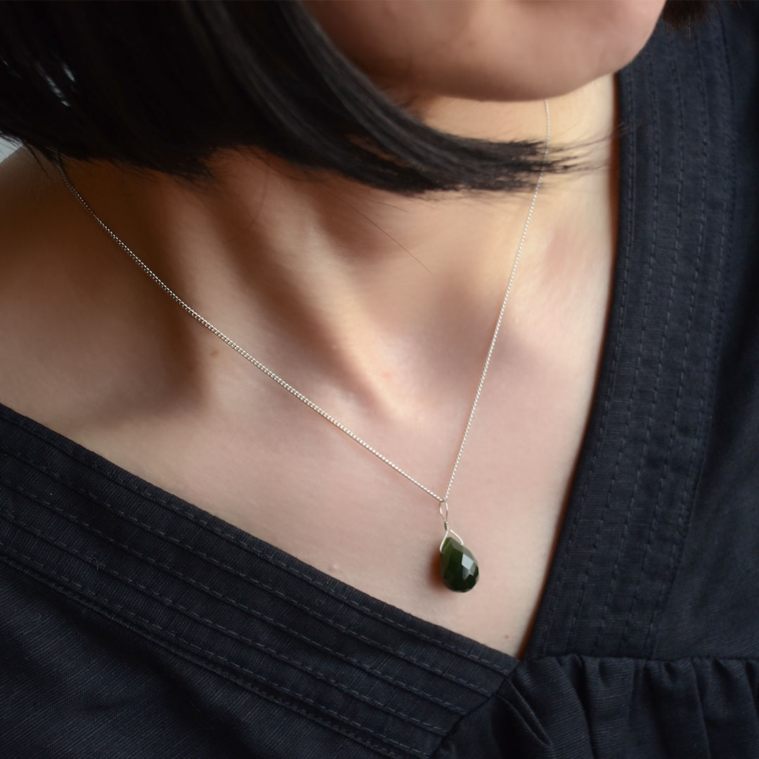 カラーで選ぶチャーム　カナダジェイド【Fortune Stone Table】