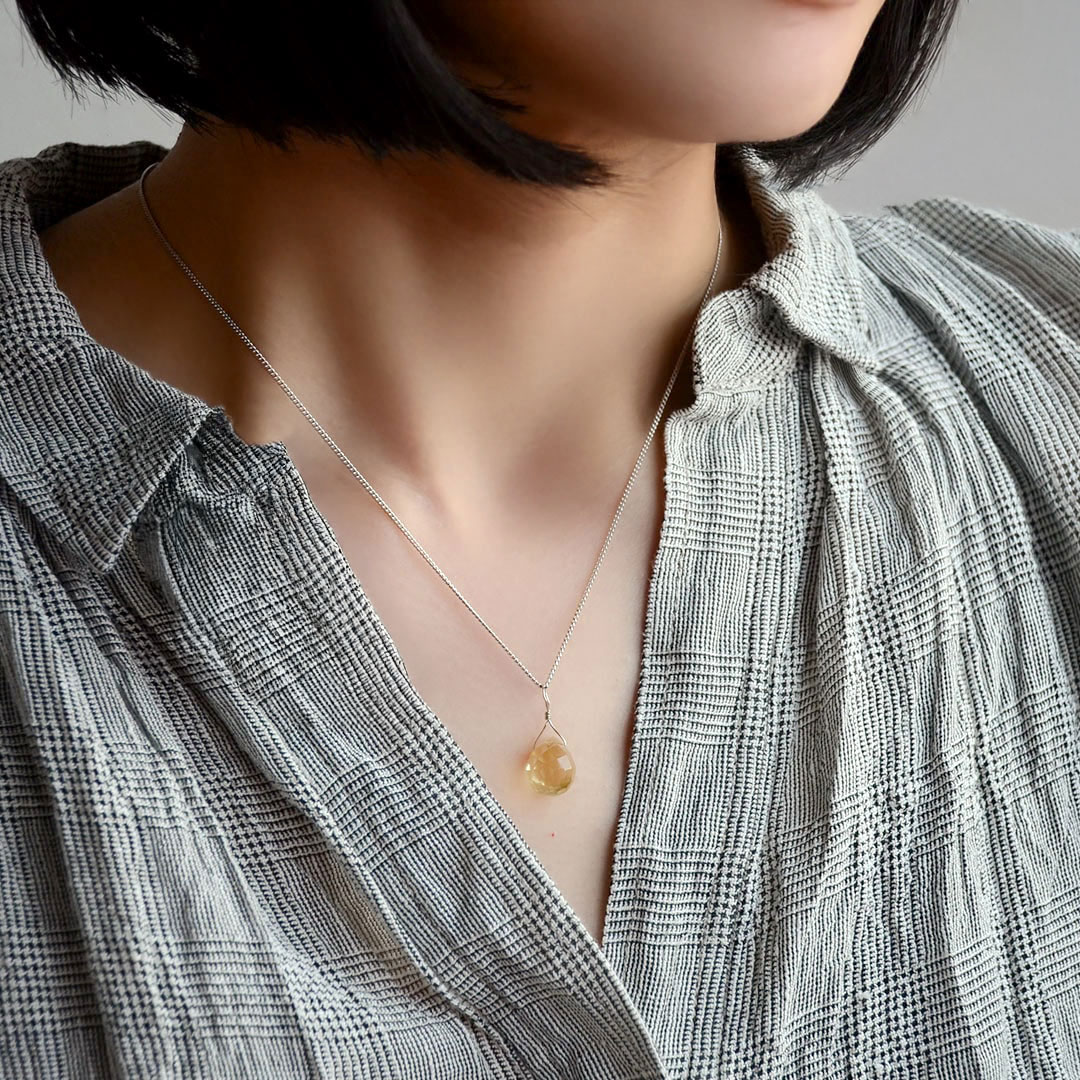 カラーで選ぶチャーム　レモンクォーツ【Fortune Stone Table】