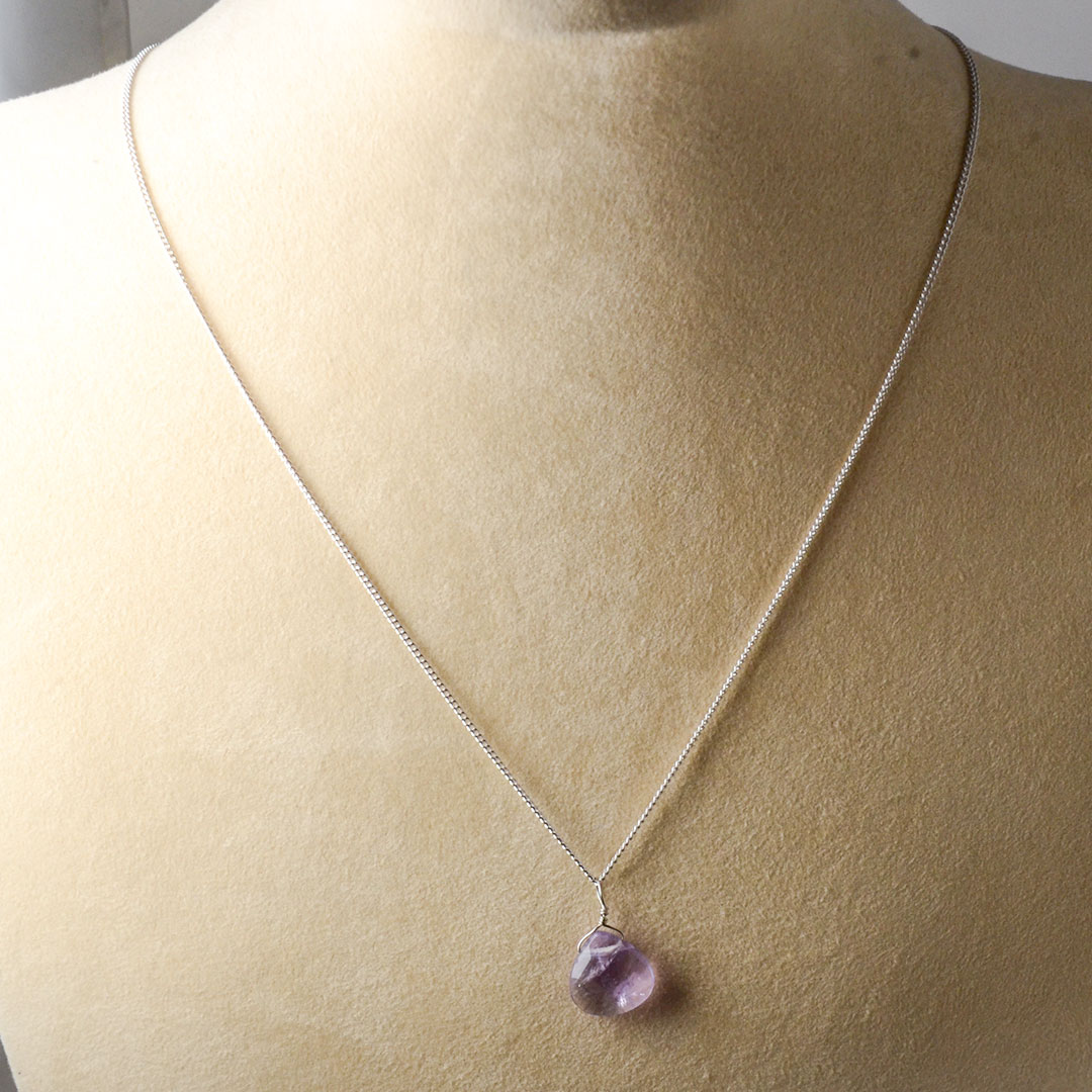 カラーで選ぶチャーム　アメシスト【Fortune Stone Table】