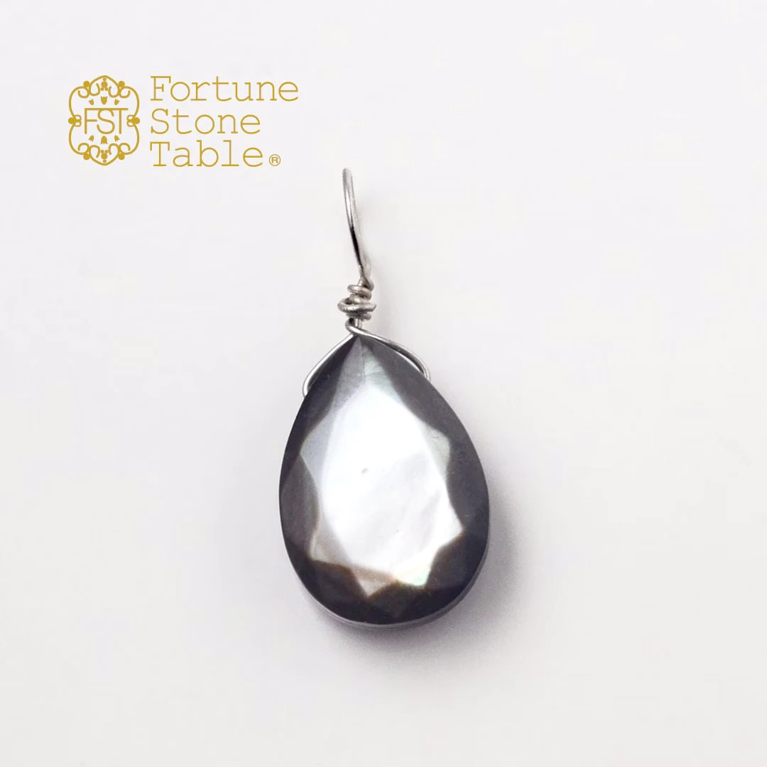 カラーで選ぶチャーム　ブラックシェル【Fortune Stone Table】