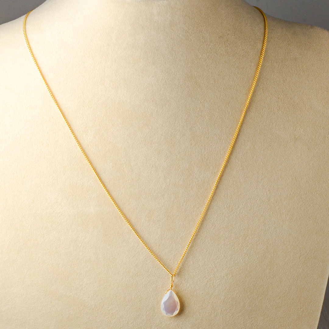 カラーで選ぶチャーム　ホワイトシェル【Fortune Stone Table】