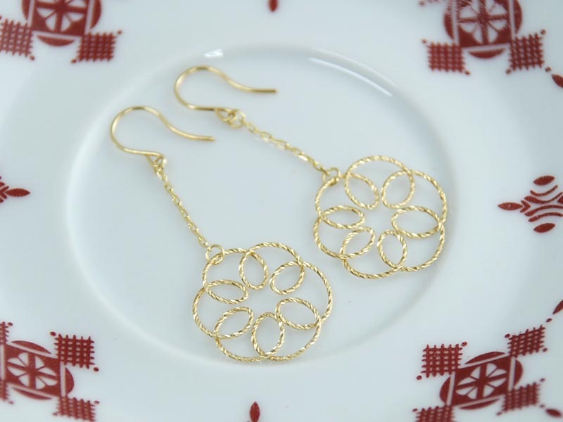 K18 ラウンド フラワー 透かし ピアス イエローゴールド