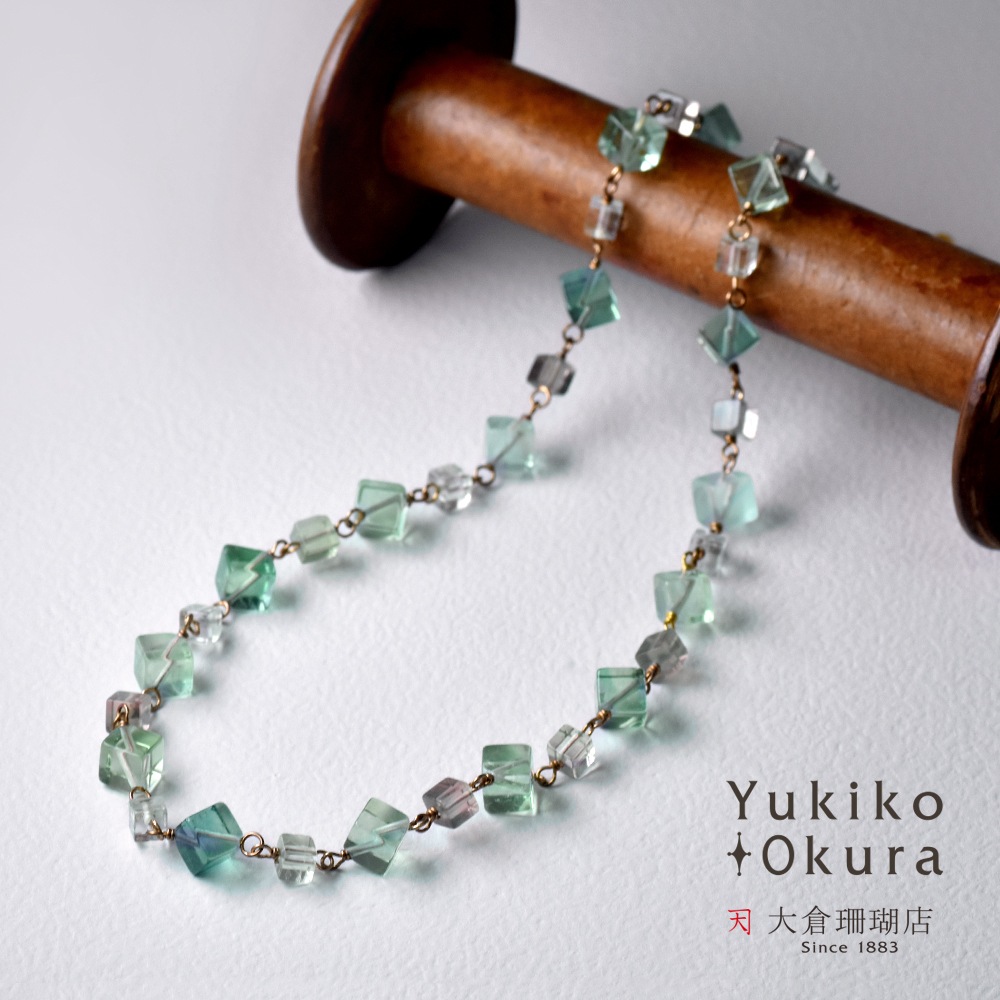 フローライト キューブカット ショートネックレス(ブルー・グリーン)