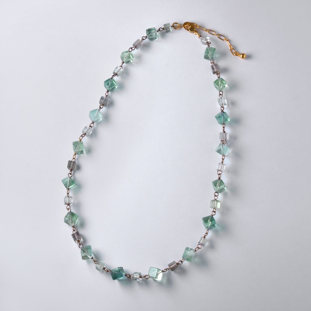 フローライト キューブカット ショートネックレス(ブルー・グリーン)