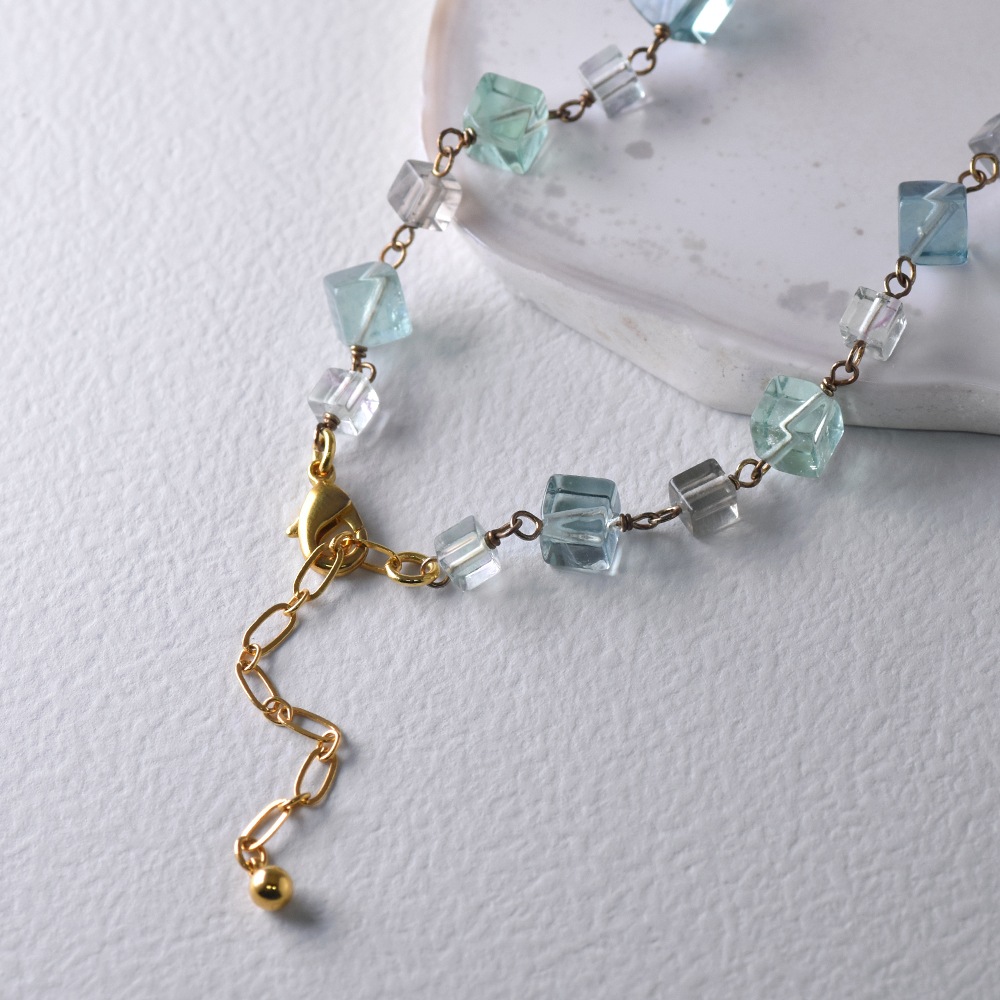 フローライト キューブカット ショートネックレス(ブルー・グリーン)