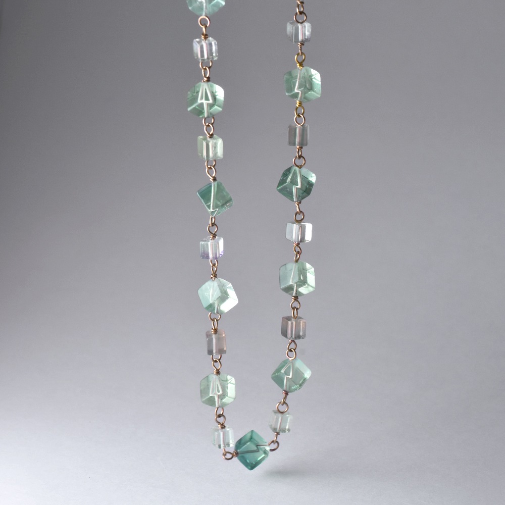 フローライト キューブカット ショートネックレス(ブルー・グリーン)