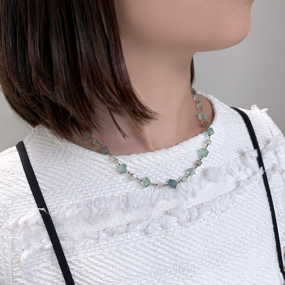 フローライト キューブカット ショートネックレス(ブルー・グリーン)