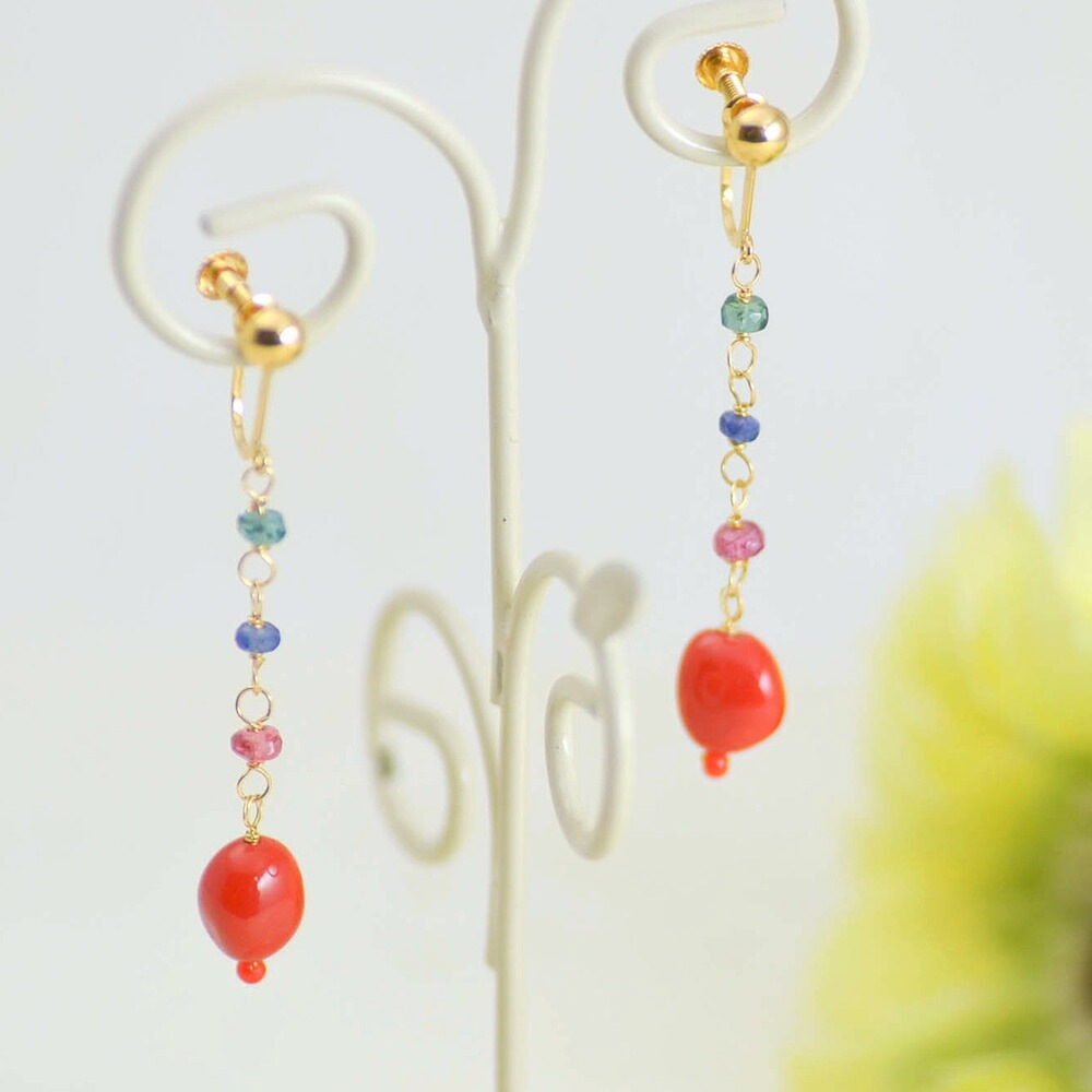 K18 胡渡り珊瑚 ピンクトルマリン ブルーサファイヤ グリーンアパタイト マルチカラー イヤリング