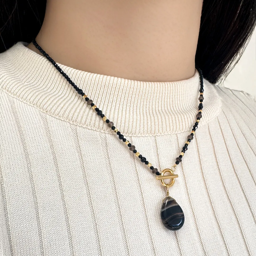 カラーで選ぶペンダントネックレス（黒）サードオニキス【Fortune Stone Table】