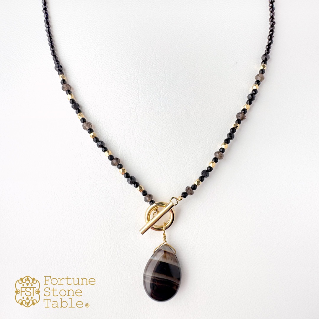 カラーで選ぶペンダントネックレス（黒）サードオニキス【Fortune Stone Table】