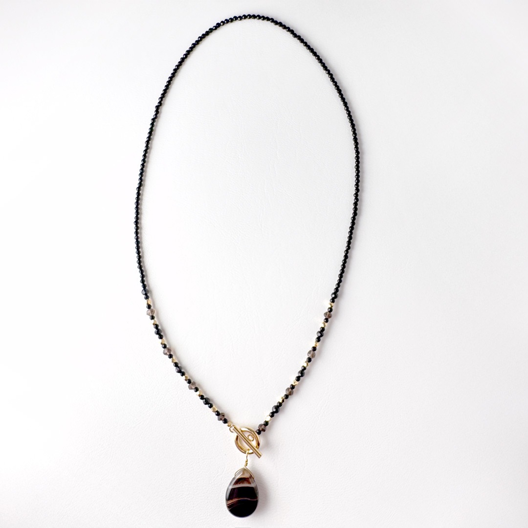 カラーで選ぶペンダントネックレス（黒）サードオニキス【Fortune Stone Table】