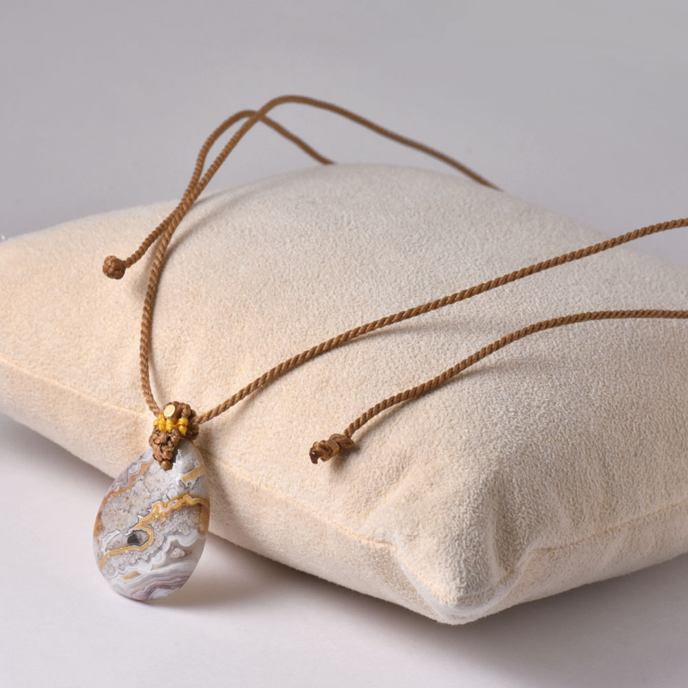 クレイジーレースアゲイト マクラメ編みネックレス