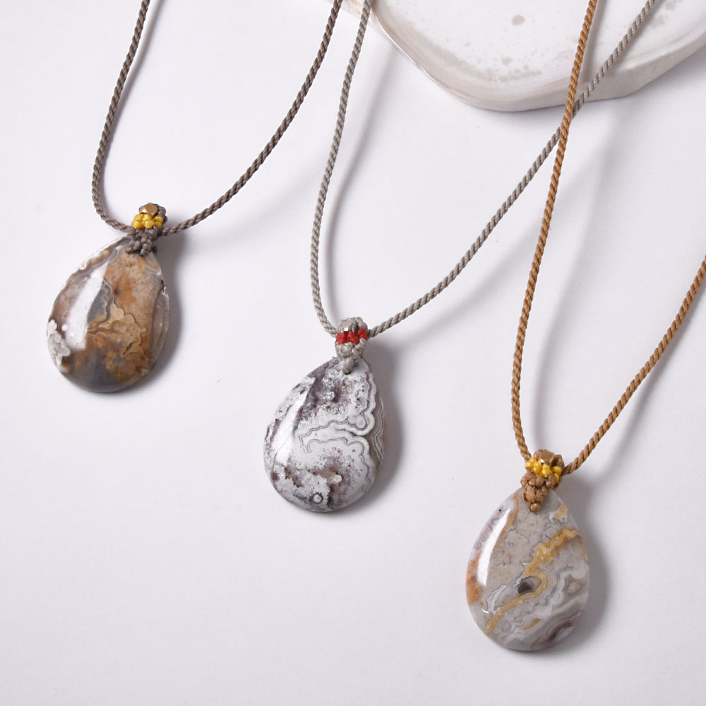 クレイジーレースアゲイト マクラメ編みネックレス