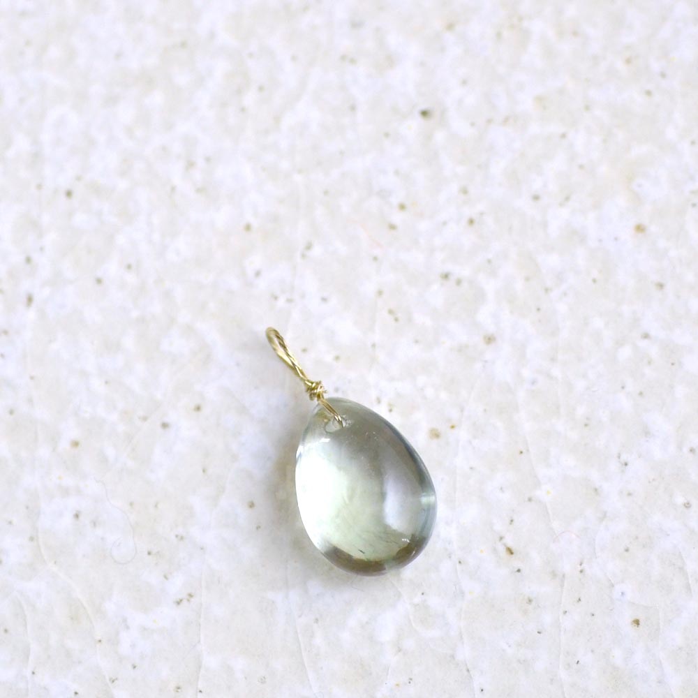 K10 グリーンクォーツ フラットドロップカットチャーム