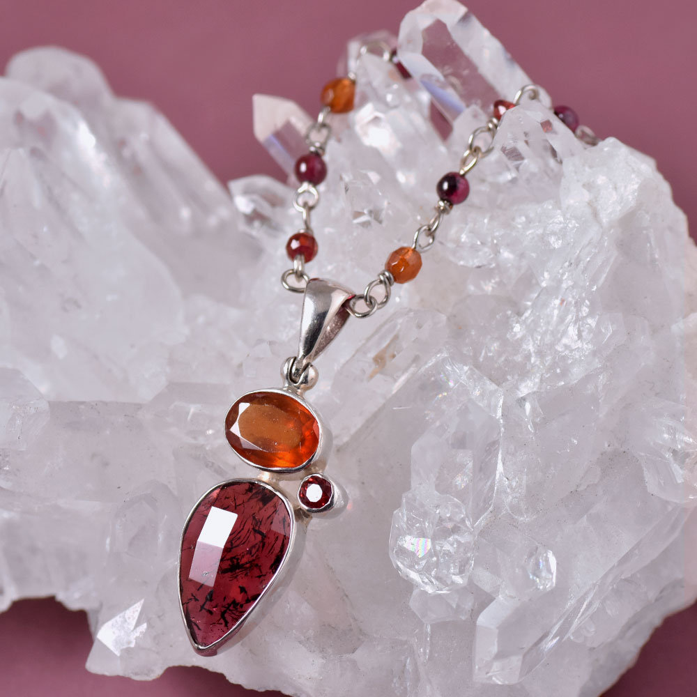 ガーネット ヘソナイトガーネット ペンダントネックレス