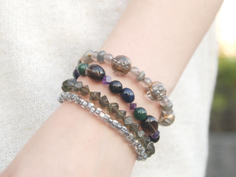 天然石 ダークカラー4連ゴムブレスレット