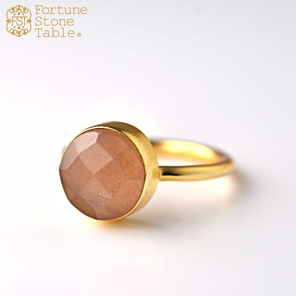 SVストーンベゼルリング　ピーチムーンストーン【Fortune Stone Table】