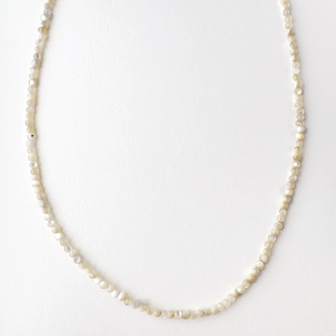 カラーで選ぶペンダントネックレス（ベージュ）ミルキーオパール【Fortune Stone Table】