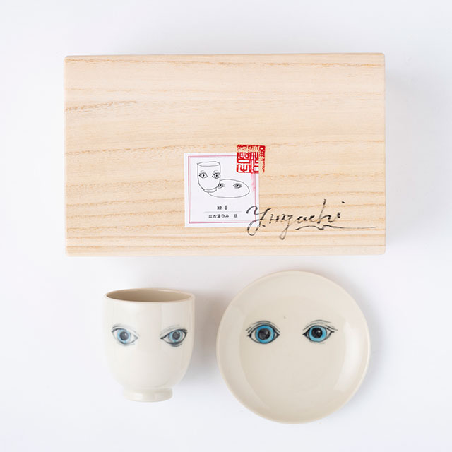 8人の陶磁器展】ヒグチユウコ 皿＆湯呑み 眼No.1 | アーカイブ