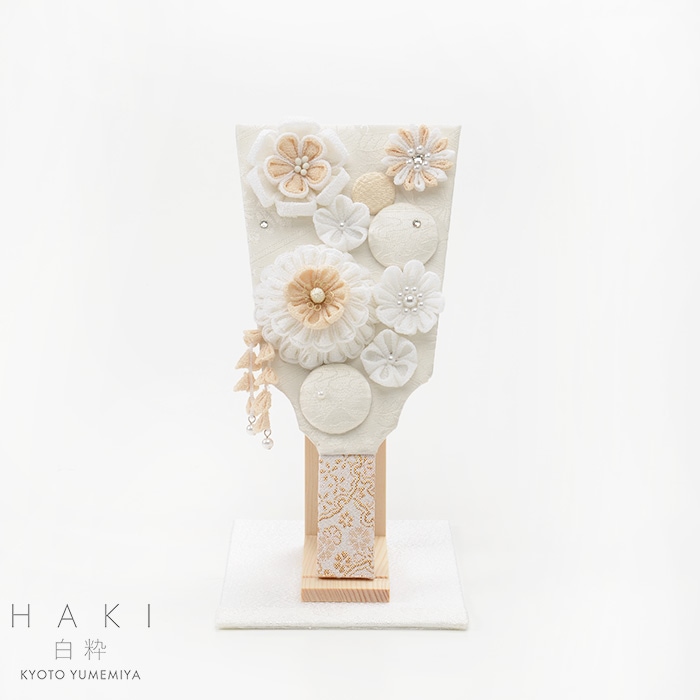 KYOTO YUMEMIYA 白粋-HAKI- 正絹つまみ細工羽子板飾り(敷物付き) 花雪-hanayuki-