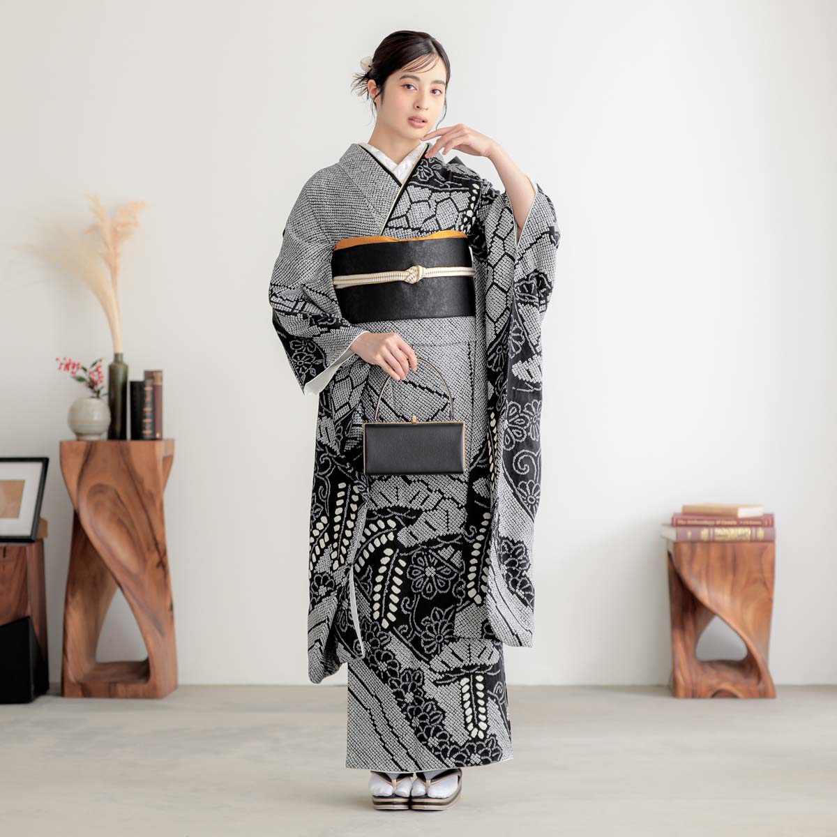 総絞り　黒　熨斗に藤（【振袖・袋帯・長襦袢のセット商品】）
