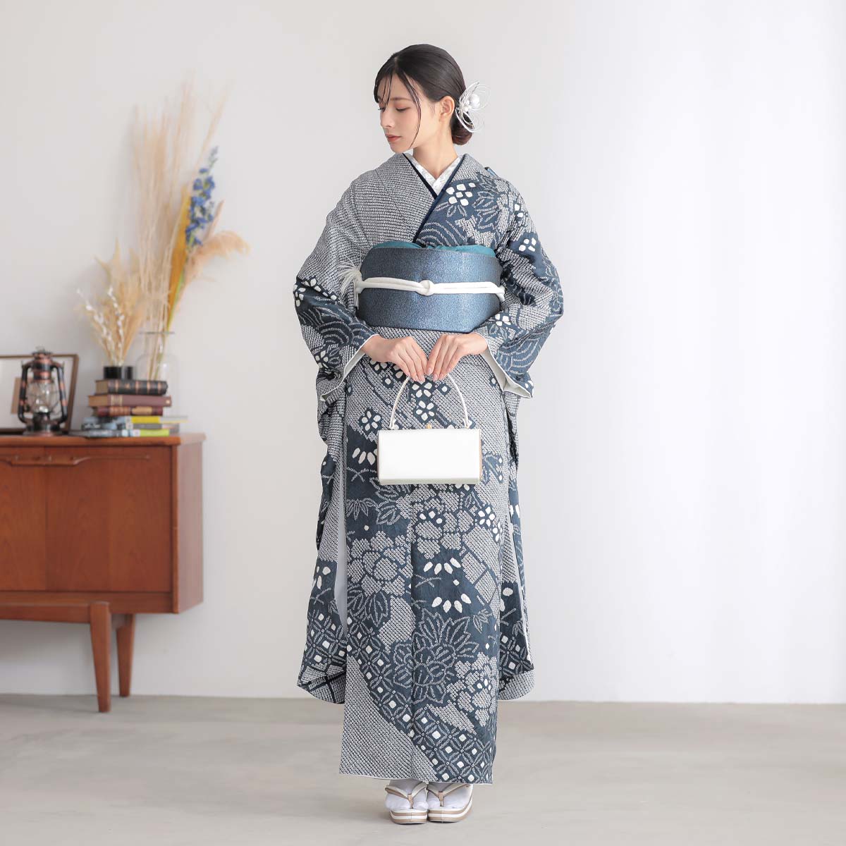 総絞り　紺ねず　牡丹に枝垂れ桜（【振袖・袋帯・長襦袢のセット商品】）