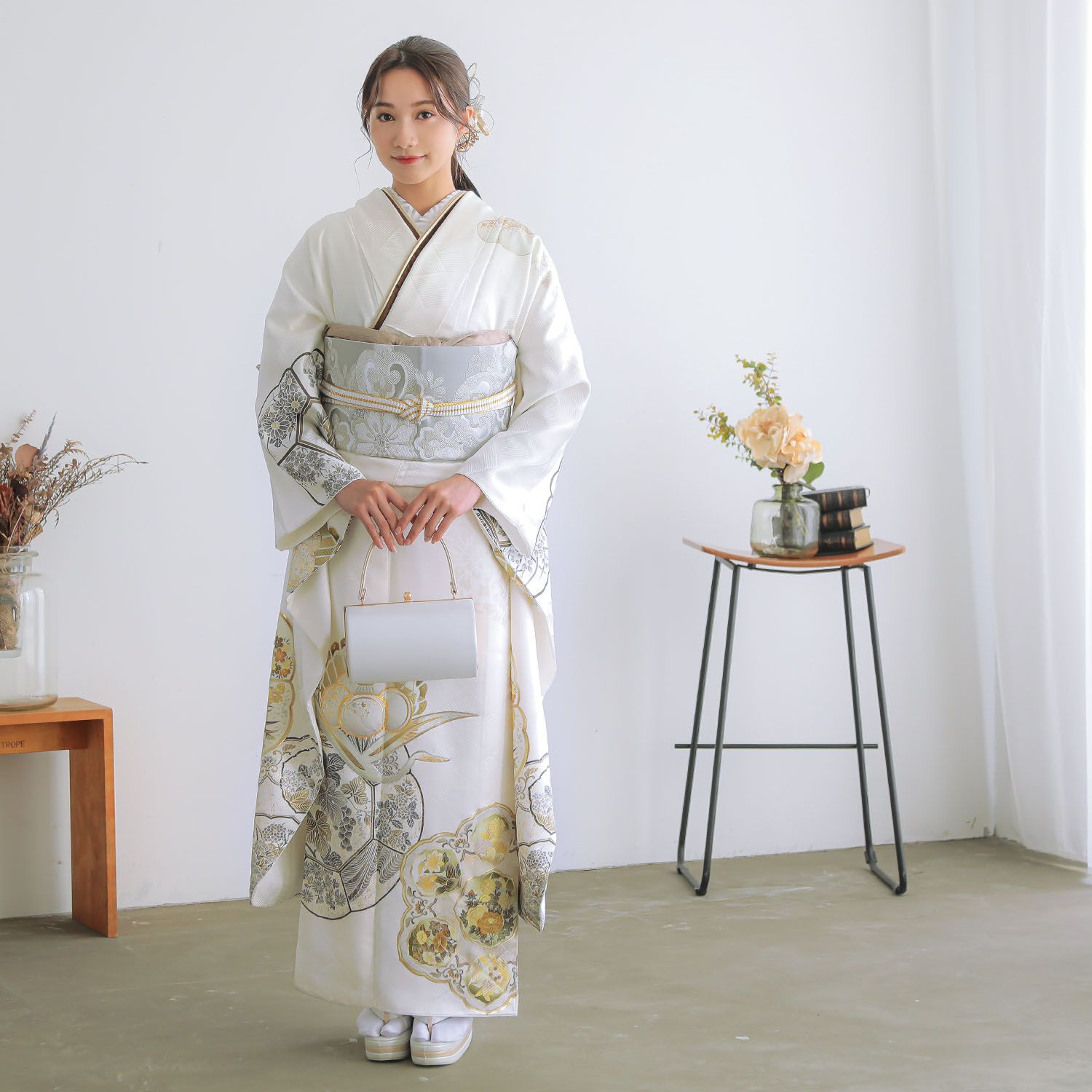 Vサンク 白　鶴に椿文（【振袖・袋帯・長襦袢のセット商品です】）