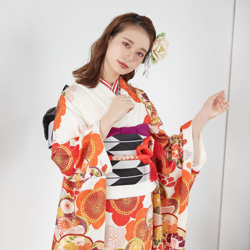成人式振袖レンタル 白 紅梅（絹）