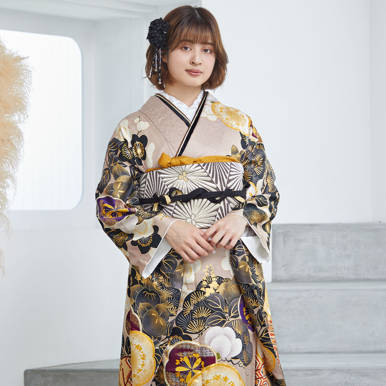 Vサンク ピンクベージュ　松に吉祥花（【振袖・袋帯・長襦袢のセット商品です】）