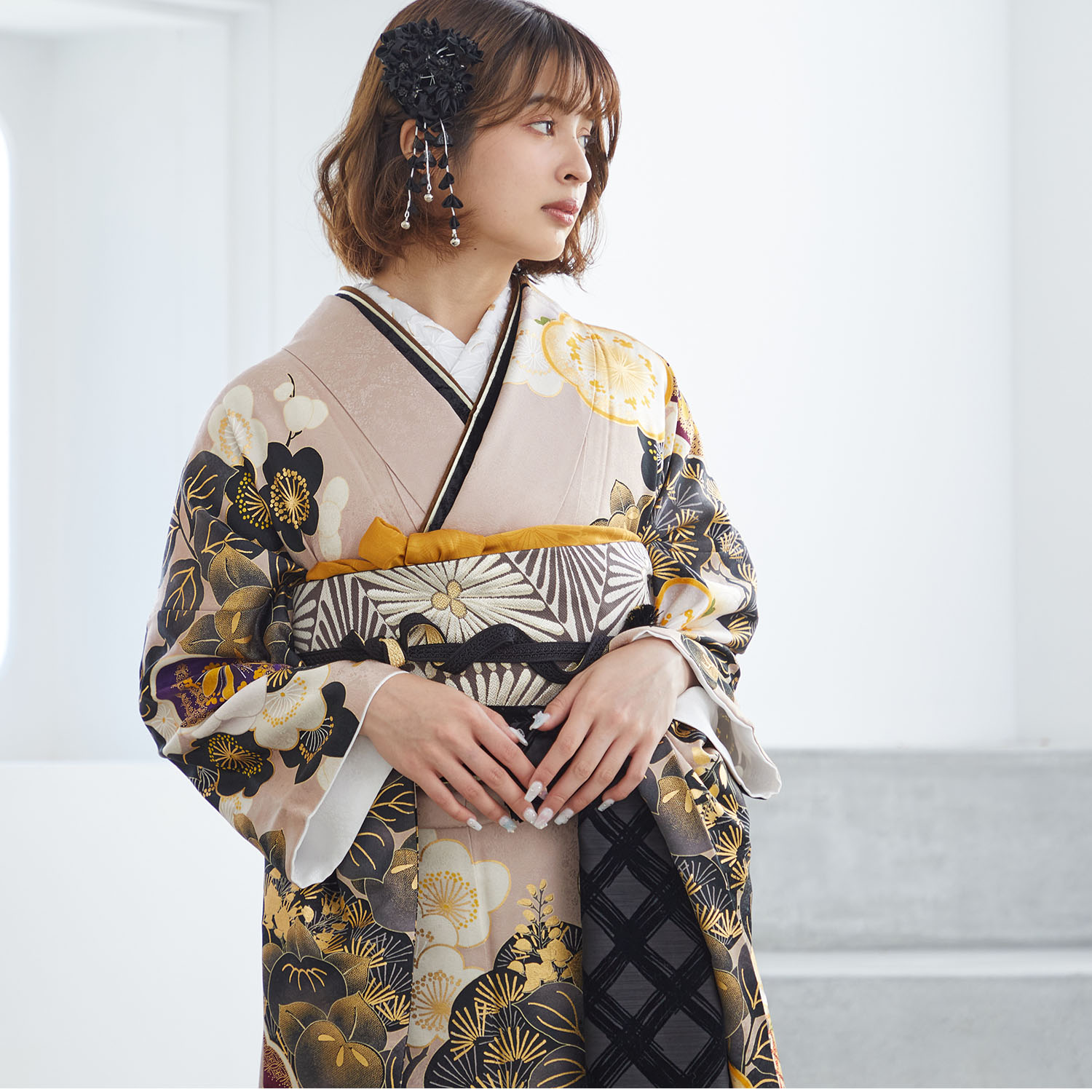 Vサンク ピンクベージュ　松に吉祥花（【振袖・袋帯・長襦袢のセット商品です】）