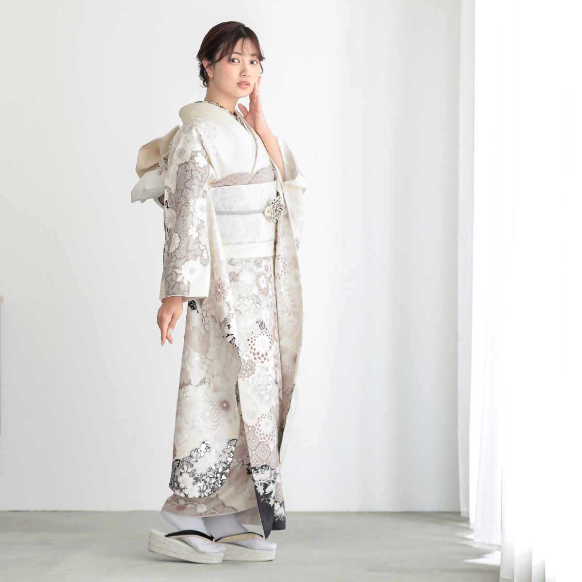 オフホワイト 檜扇に牡丹（【振袖・袋帯・長襦袢のセット商品】）