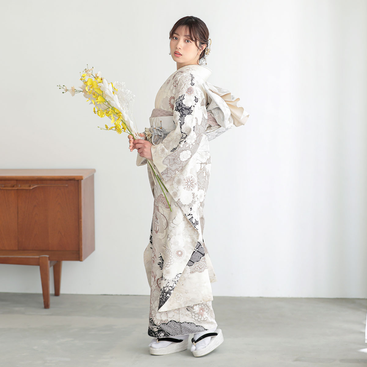 オフホワイト 檜扇に牡丹（【振袖・袋帯・長襦袢のセット商品】）