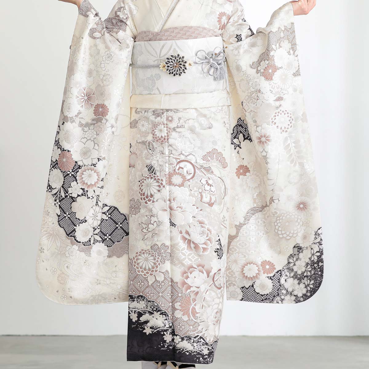 オフホワイト 檜扇に牡丹（【振袖・袋帯・長襦袢のセット商品】）