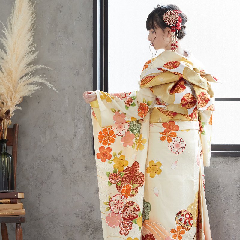 成人式振袖レンタル 薄黄色 波に扇面鞠と花（絹） | RENTAL,振袖（12月
