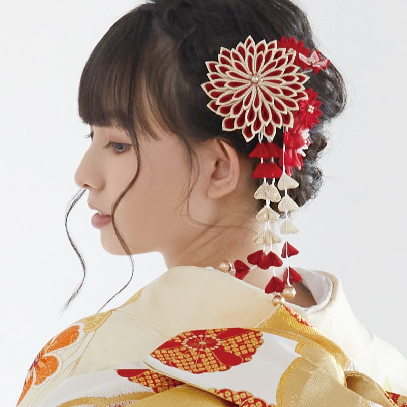 成人式振袖レンタル 薄黄色 波に扇面鞠と花（絹）