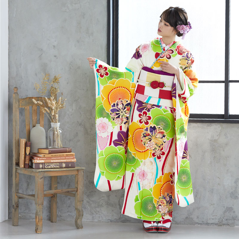 成人式振袖レンタル 白 立涌に桜楓(絹)(R1770)
