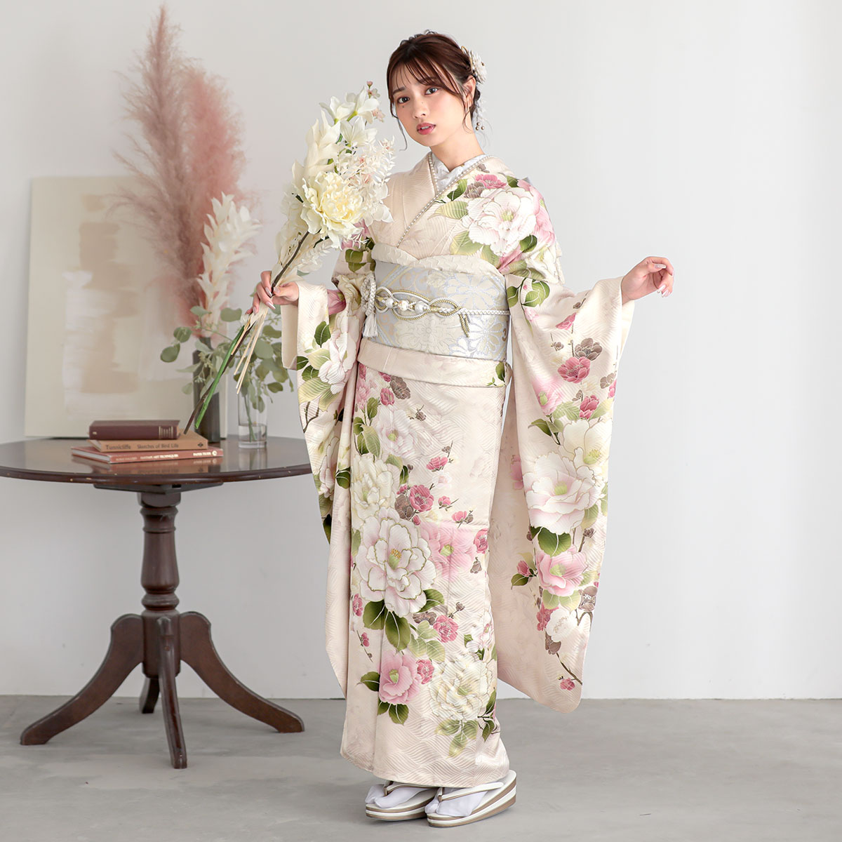 桜鼠 椿に梅（【振袖・袋帯・長襦袢のセット商品】） | FURISODE 