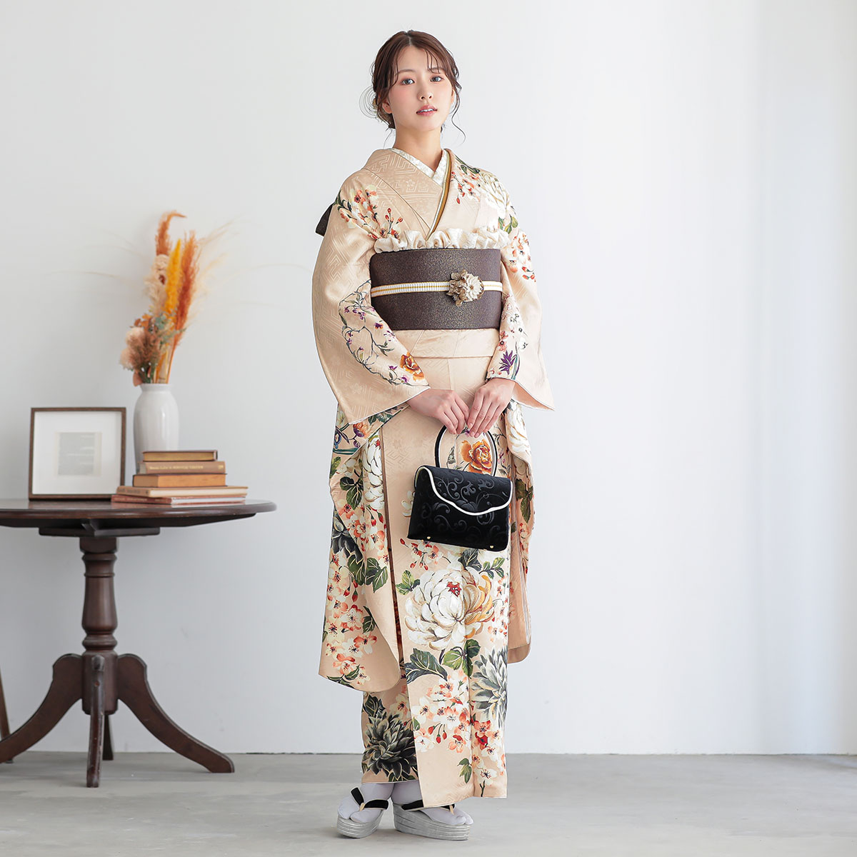 ジャパンスタイル　ライトアプリコット　菊に桜（【振袖・袋帯・長襦袢のセット商品】）