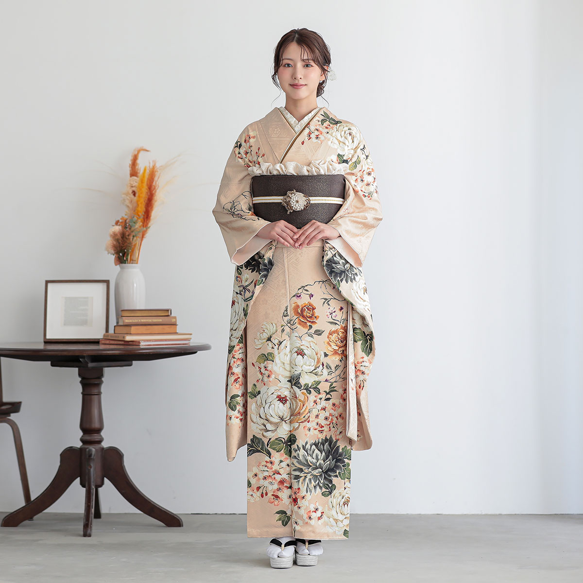ジャパンスタイル　ライトアプリコット　菊に桜（【振袖・袋帯・長襦袢のセット商品】）