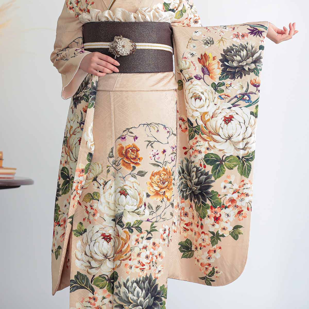 ジャパンスタイル　ライトアプリコット　菊に桜（【振袖・袋帯・長襦袢のセット商品】）