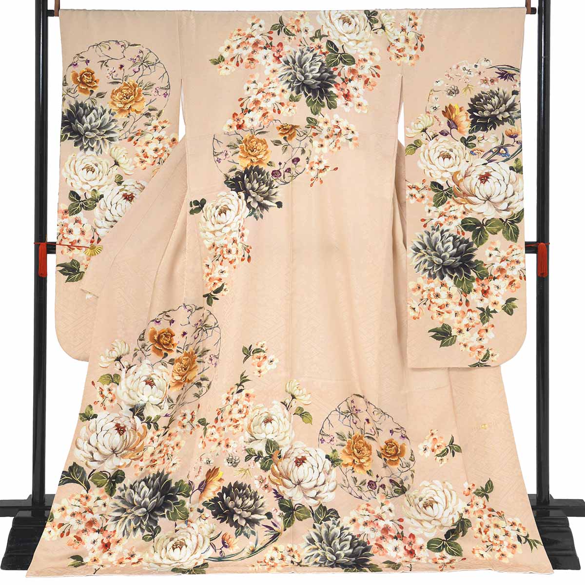 ジャパンスタイル　ライトアプリコット　菊に桜（【振袖・袋帯・長襦袢のセット商品】）