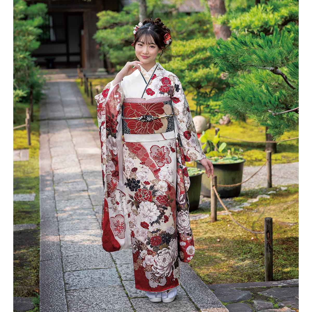 SACRA 白　牡丹に桜　雪輪（【振袖・袋帯・長襦袢のセット商品です】）