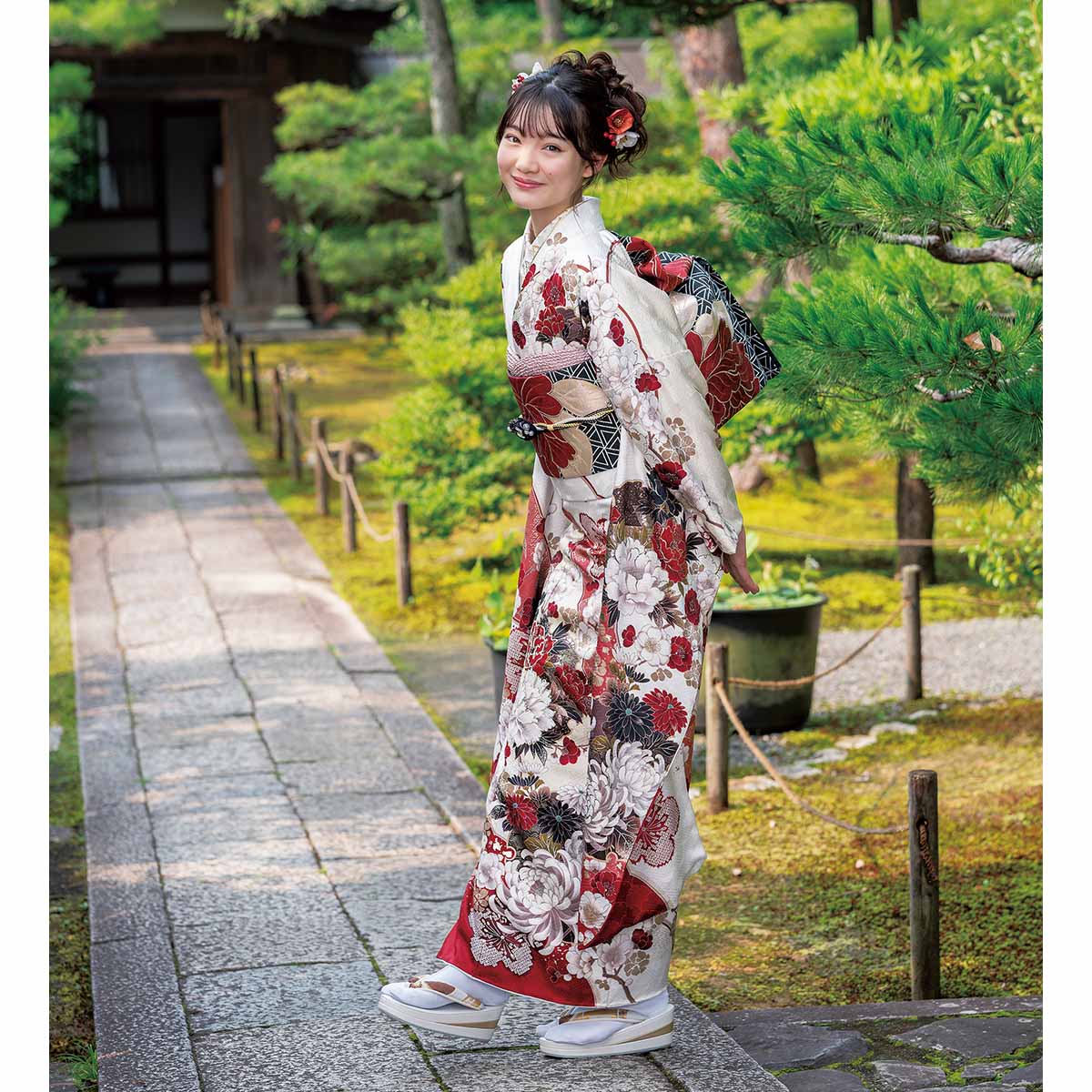 SACRA 白　牡丹に桜　雪輪（【振袖・袋帯・長襦袢のセット商品です】）