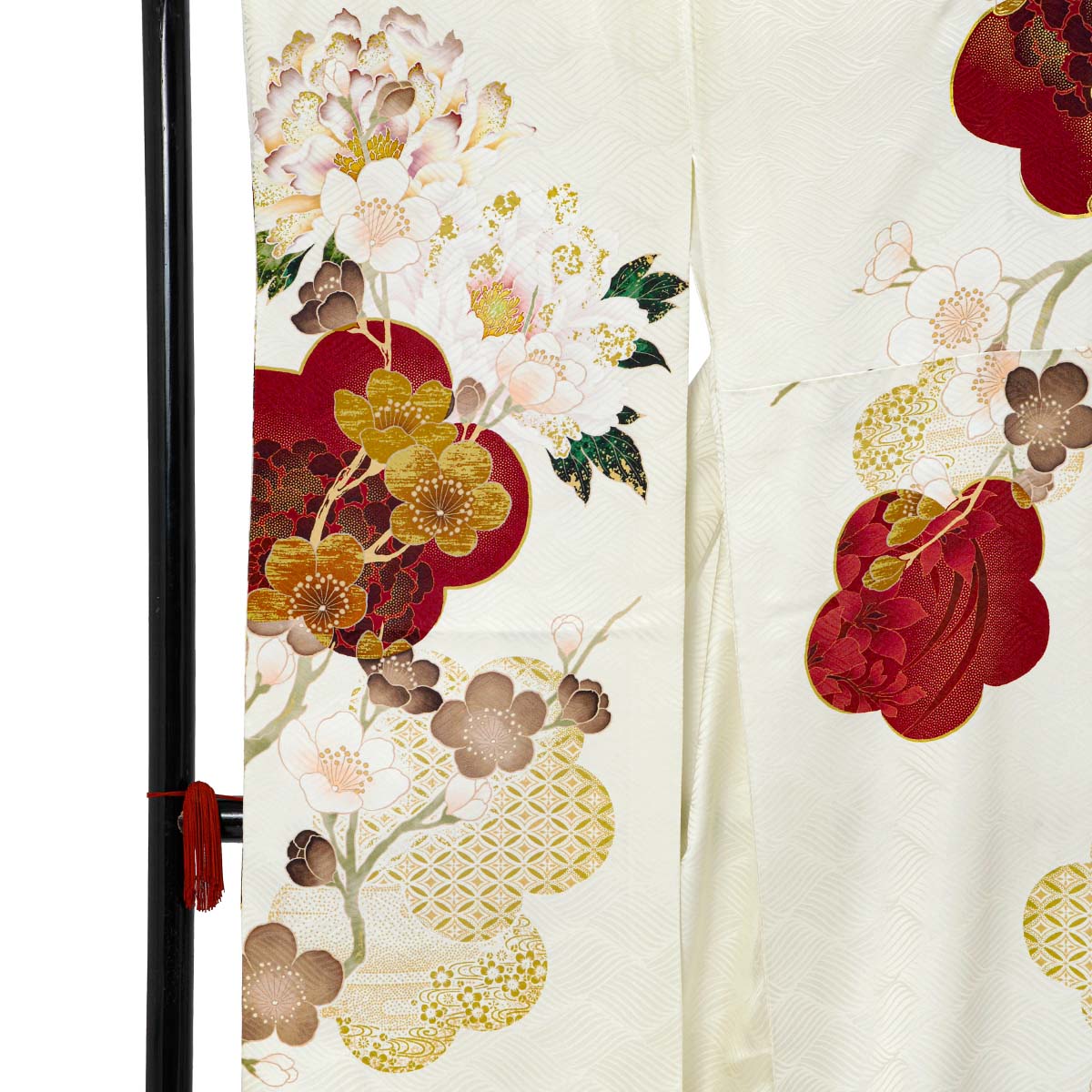 桜田ひより 白　菊牡丹に梅（【振袖・袋帯・長襦袢のセット商品です】）