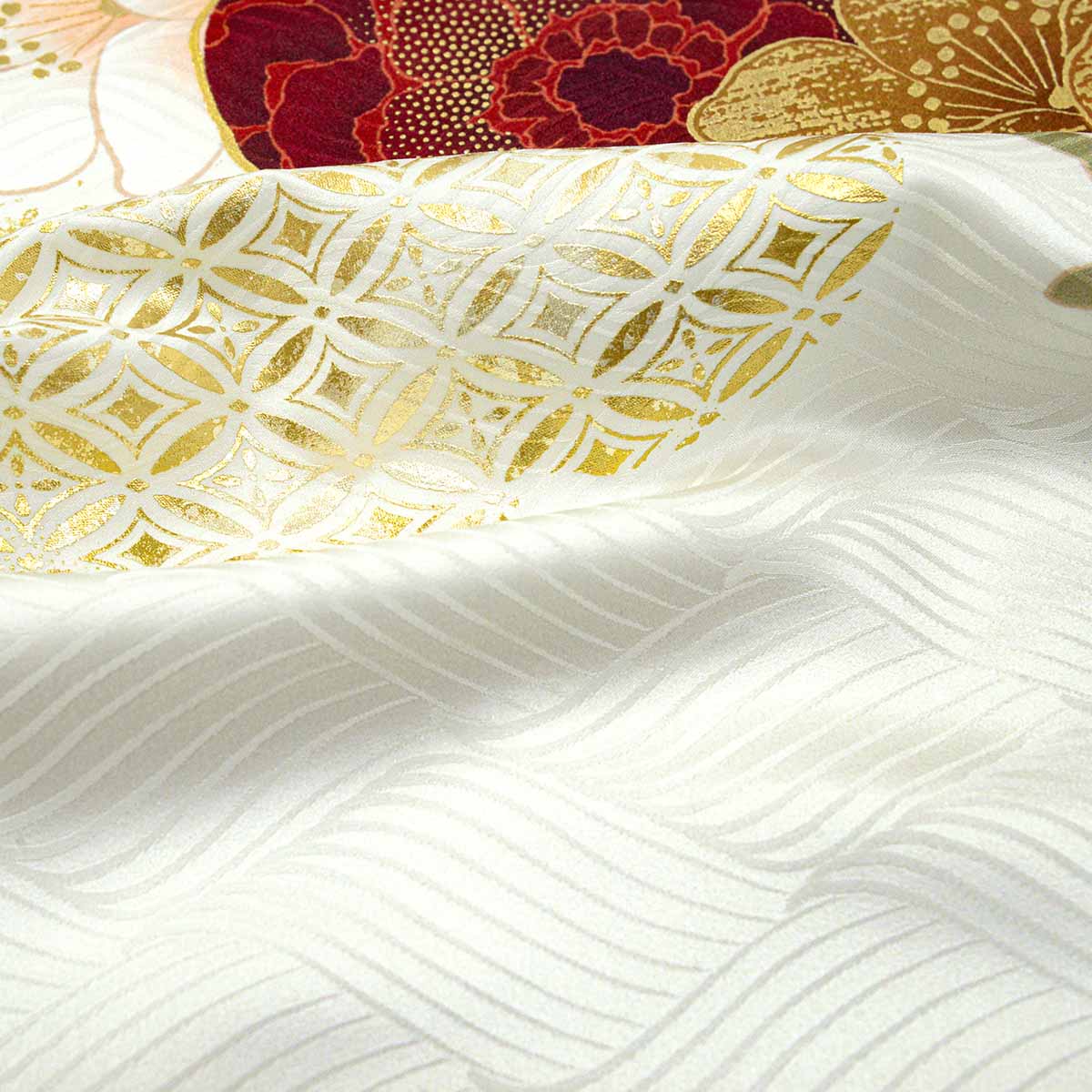 桜田ひより 白　菊牡丹に梅（【振袖・袋帯・長襦袢のセット商品です】）