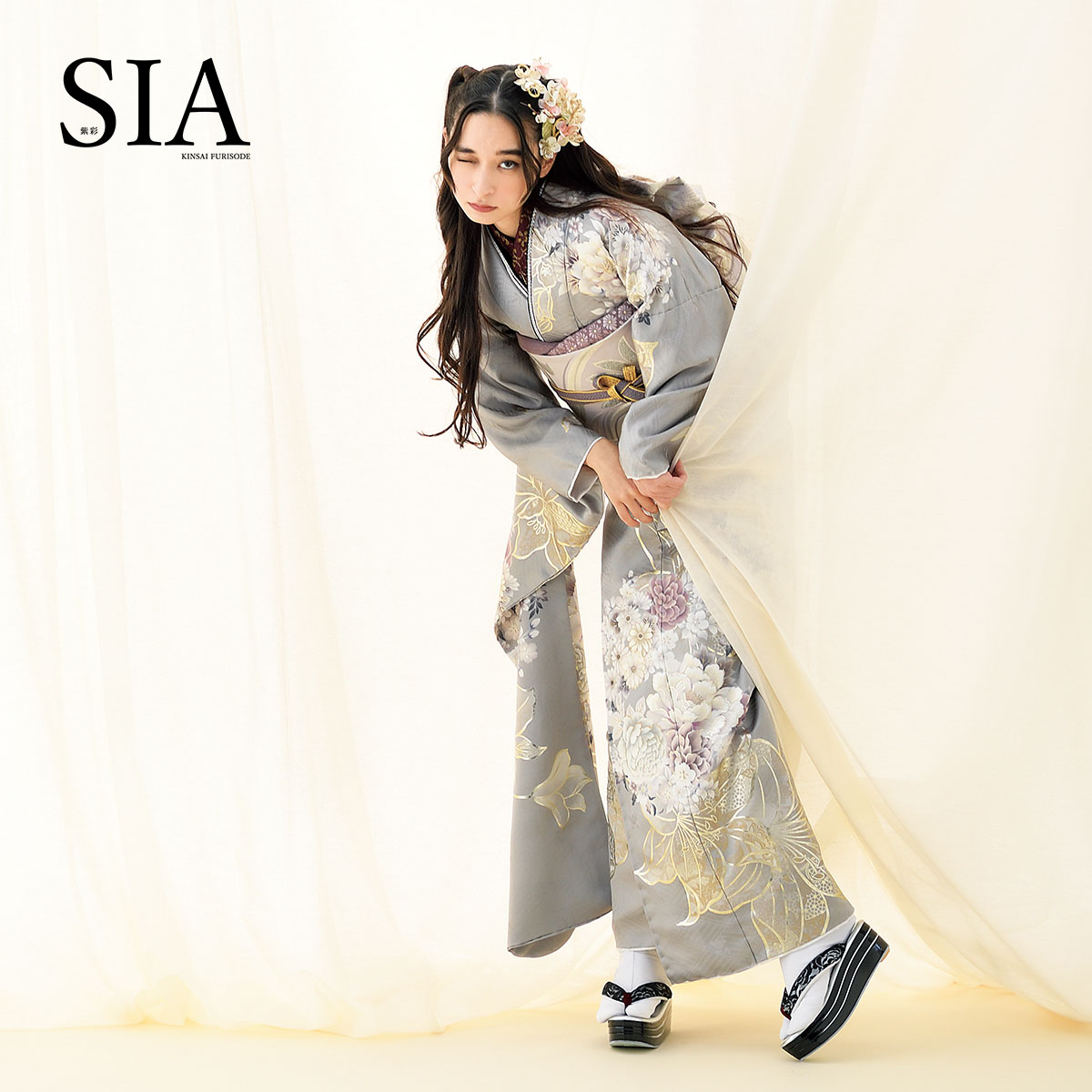 SIA グレー　百合に花丸文（【振袖・袋帯・長襦袢のセット商品です】）