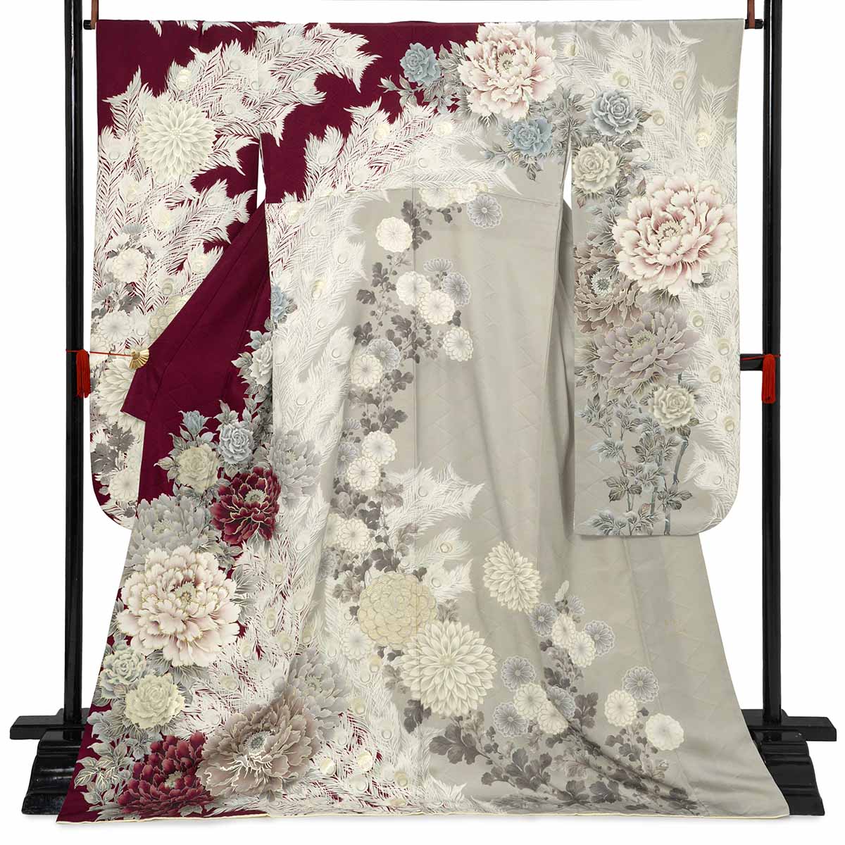 吉木千沙都 赤紫×グレー　百花孔雀の羽（【振袖・袋帯・長襦袢・小物のセット商品です】）